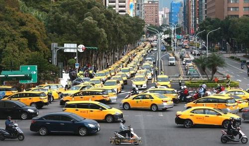 2025新澳门天天开好彩.和载3000车的轮船起火与载3000车的轮船起火怎么办